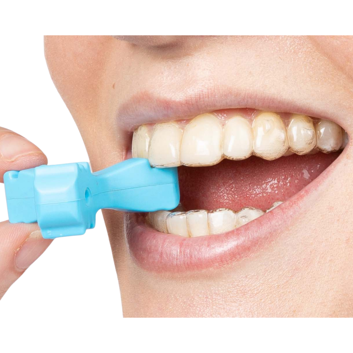 Blue Munchies® EPS engaged with top teeth